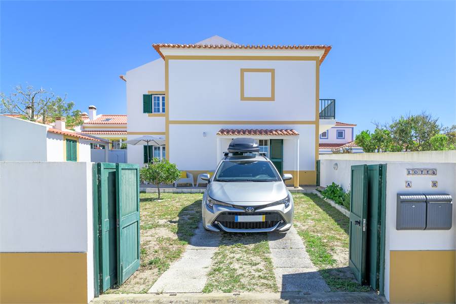 Estacionamento dentro da propriedade