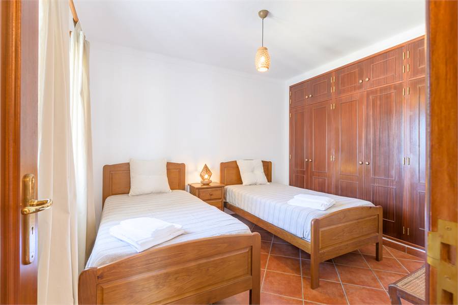 Quarto 3 com duas camas individuais